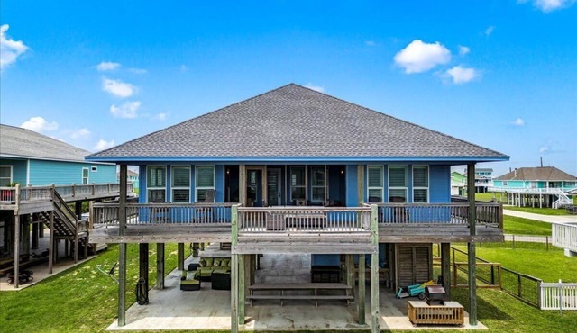 Charming 2-bedroom cabin in serene Crystal Beach