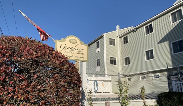 Charming 2-bedroom condo in Old Orchard Beach, perfect for family getaways!