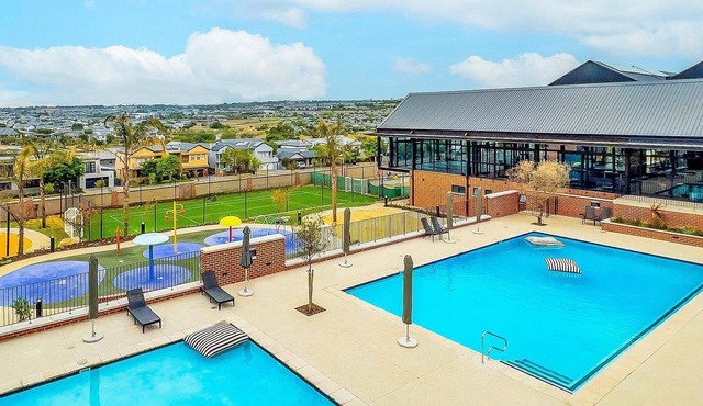 Charming 2-bed, 2-bath Indawo retreat in Waterfall