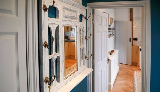 Charming 2-Bed Cottage in Milton Keynes, Sleeps 6