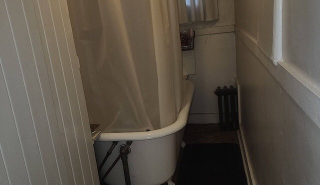 Charming 2-Bedroom Gem in New Westminster