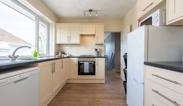 Charming 2-Bed Detached Home in Radyr