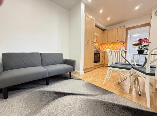 Charming 2-Bed Flat in Elephant