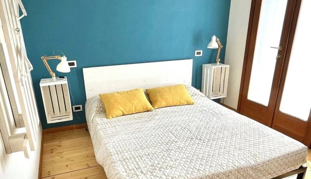 Charming 2-bedroom apartment with WiFi, AC in awesome Pove del Grappa!
