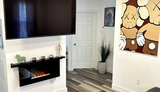 Charming 2-bedroom apartment with AC, WiFi minutes away from DowntownProvidence