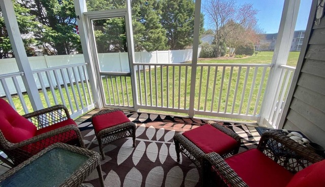 Charming 2-Bedroom Condo, Pool, Porch, 2 Miles to Beach & Quiet Location!
