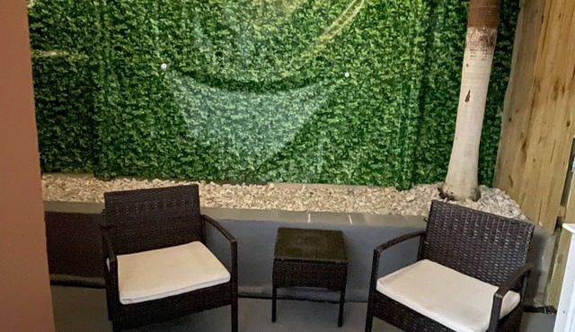 Charming 2-bedroom apartment in cool West Palm Beach with AC, WiFi