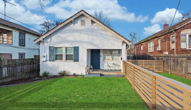 Charming 2-bedroom cottage with WiFi, AC in enjoyable West Sacramento