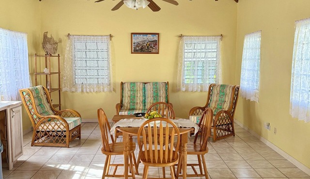 Charming 2-bedroom Guest house- an 18 minute walk from the beach