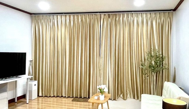 Charming 2-bedroom house with WiFi, AC in pleasant Tambon Khlung