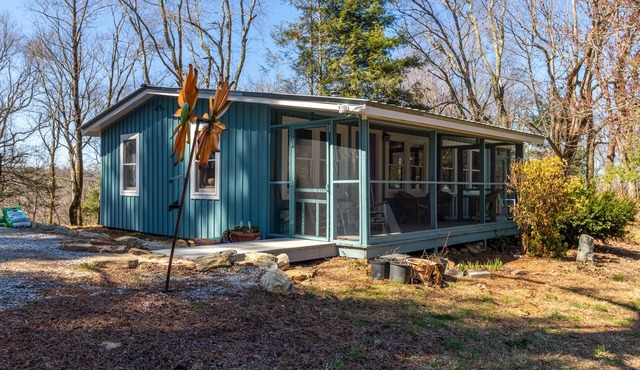 Charming 2-bedroom cottage near Highlands and attractions