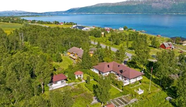 Charming 2-bedrom Hemingway-Annex at welcoming Hardwood-Hideout 4U in Tromsø