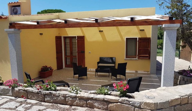 Charming 2-bedroom cottage in welcoming La Maddalena with AC, WiFi