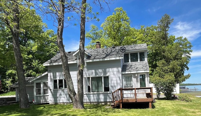 Charming 2-bedroom cottage on Long Lake Dundee. WI Property right on the water
