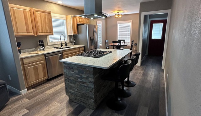 Charming 2-bedroom house in Klamath Falls near Crater Lake and Lava Beds