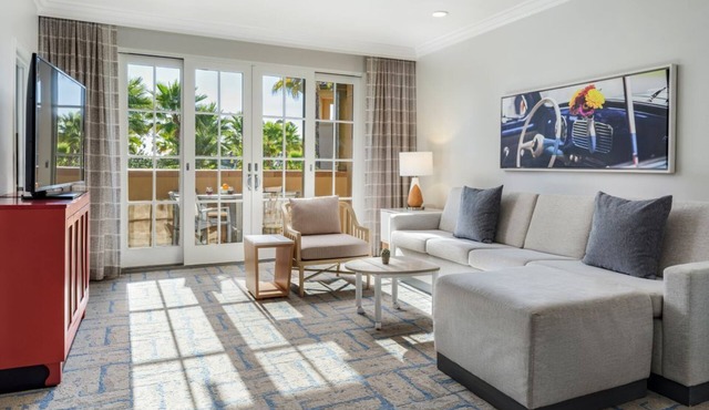 Charming 2-bedroom villa in brilliant Newport Beach with AC, WiFi, fitness room