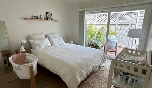 Charming 2-bedroom condo in beautiful Newport Beach with WiFi