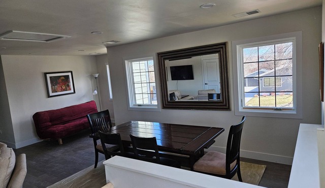 Charming 2-bedroom 2 Bath Second Story of Home, with AC, WiFi in amazing Denver