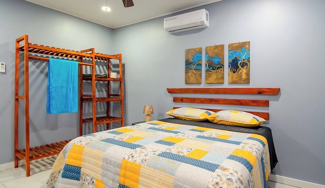 Charming 2-bedroom, 3 bed apartment, AC, WiFi, free parking in lovely West End
