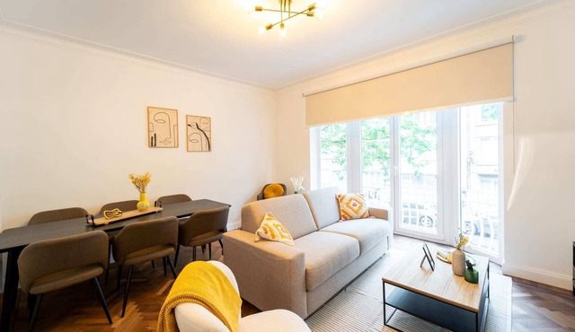 Charming 2-Bedroom Apartment for 7 in Antwerp