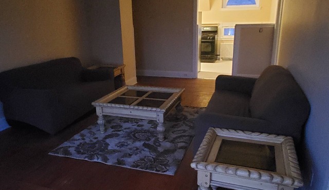 Charming 2-bedroom apartment in nice Historic Plainfield with WiFi, AC.