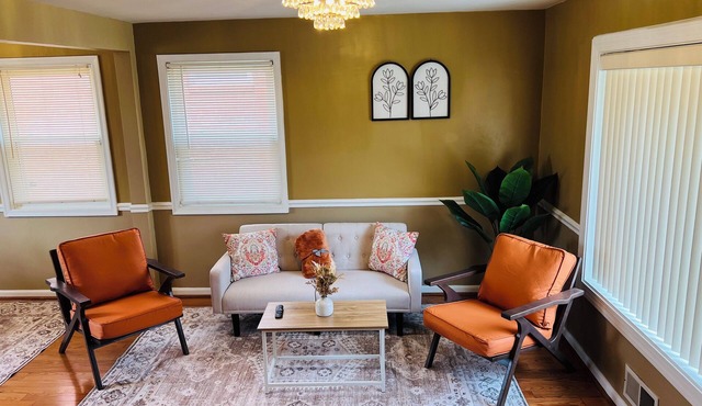 Charming 2-bedroom and 1 bathroom townhome in welcoming Washington with AC