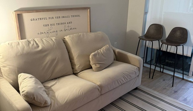 Charming 2-bedroom apartment in beautiful Vancouver with fitness room, AC