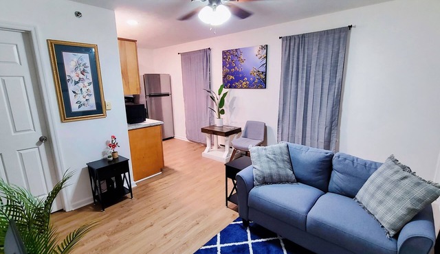 Charming 2-bedroom apartment with AC, WiFi in brilliant Lexington