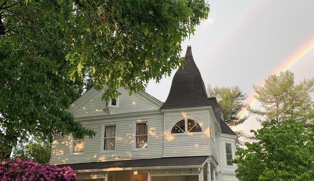 Charming 2-bedroom apartment on 2nd floor in Millbrook NY, right in the village