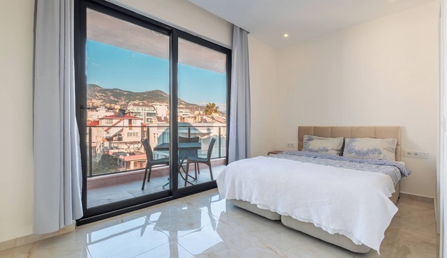 Charming 2-bedroom apartment with WiFi, AC in soothing Antalya