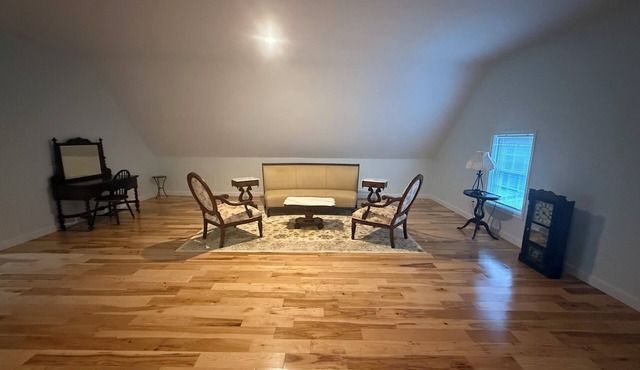 Charming 2-bedroom barndominium in historic Appomattox Virginia.