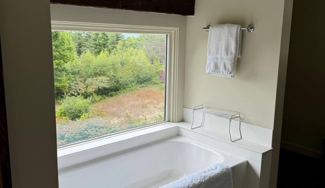 Charming 2-bedroom barn in Northfield with WiFi and AC