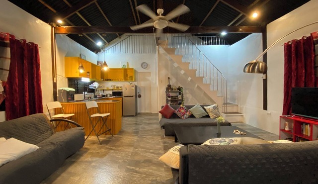 Charming 2-bedroom beach house with AC, WiFi in delightful Bacong