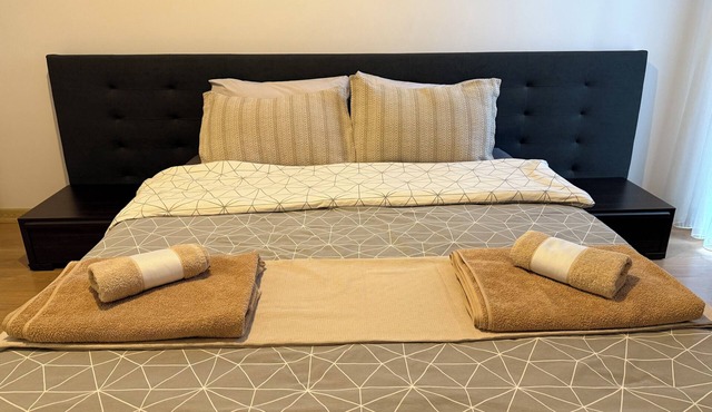 Charming 2-bedroom building in terrific Istanbul with AC