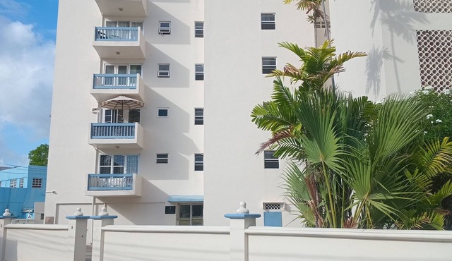 Charming 2-bedroom condo with WiFi and AC in brilliant Bridgetown