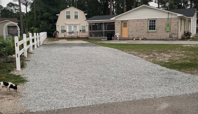 Charming 2-bedroom cottage with all the amenities, breakfast items. Pet friendly