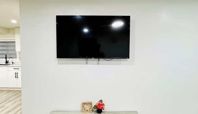 Charming 2-bedroom house with WiFi, AC in fabulous Abbotsford