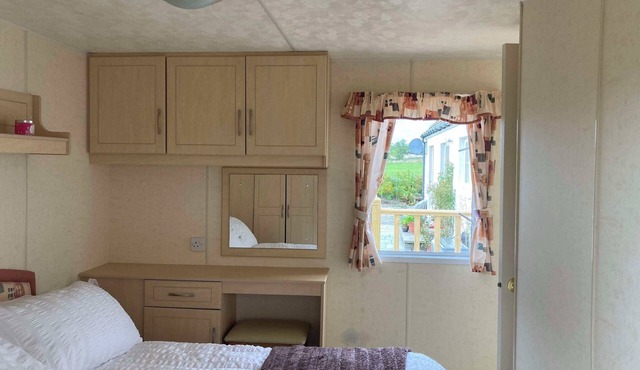 Charming 2-bedroom caravan in beautiful Clashmore with WiFi
