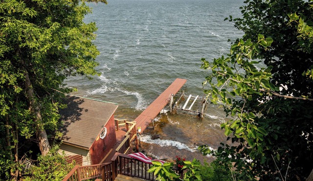 Charming 2-bedroom Cabin in Walker on Leech Lake, Fitness Room, Dock and lift