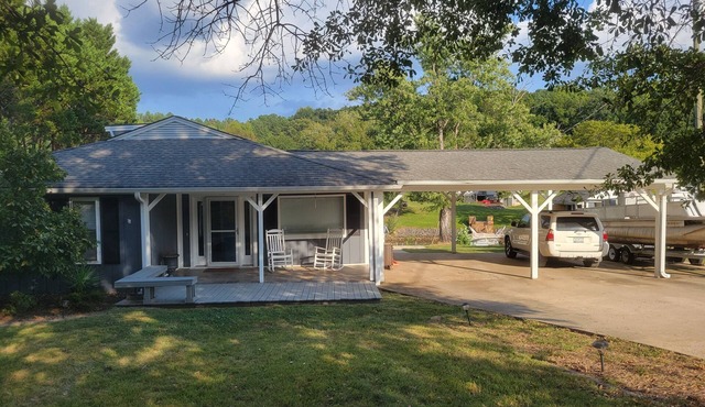 Charming 2-bedroom cottage in Rock Hill on Lake Wylie