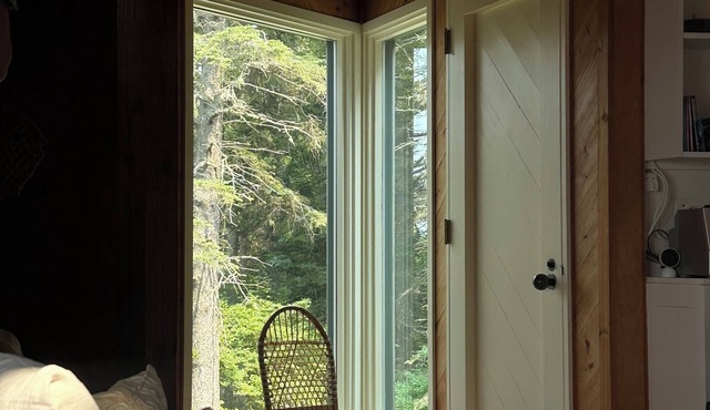 Charming 2-bedroom cottage on the ocean with private beach