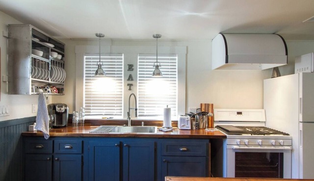 Charming 2-bedroom cottage in Downtown Wellfleet