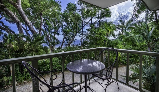 Charming 2 bedroom Condo in Gated Neighborhood!