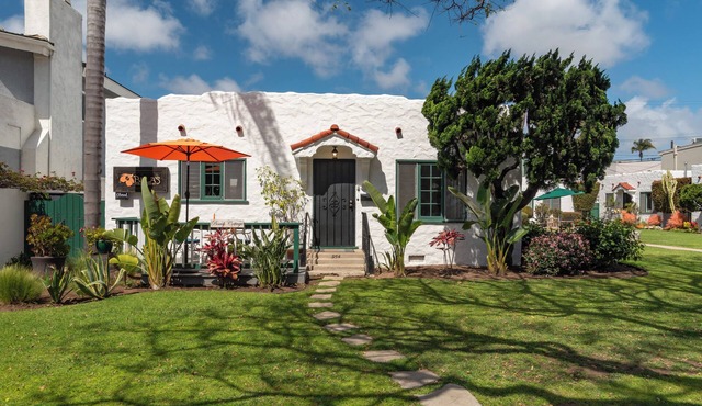 Charming 2-bedroom cottage in the heart of Coronado Village