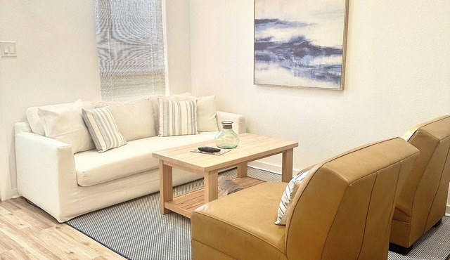 Charming 2-bedroom cottage in coastal San Leon near Pier 6, Topwater Grill.