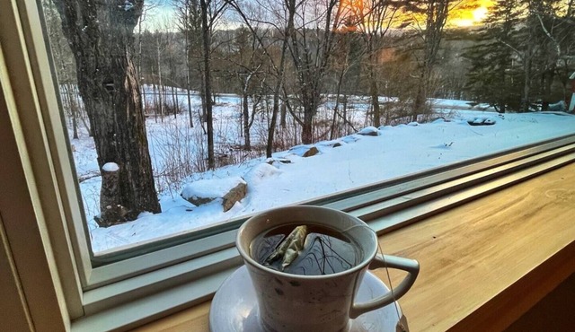 Charming 2-bedroom cottage in Barnard with Pond View close to Woodstock Vermont