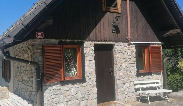 Charming 2-bedroom country house in Gabrovka with an exceptional view.