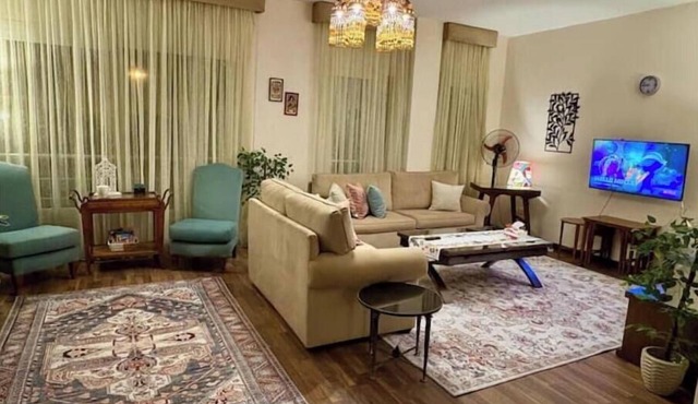 Charming 2-bedroom apartment in Sheikh Zayed- families & single travelers only