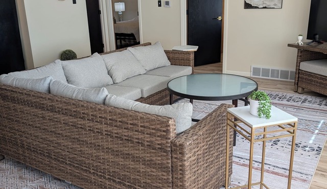 Charming 2-bedroom fully furnished apartment near Oshkosh WI