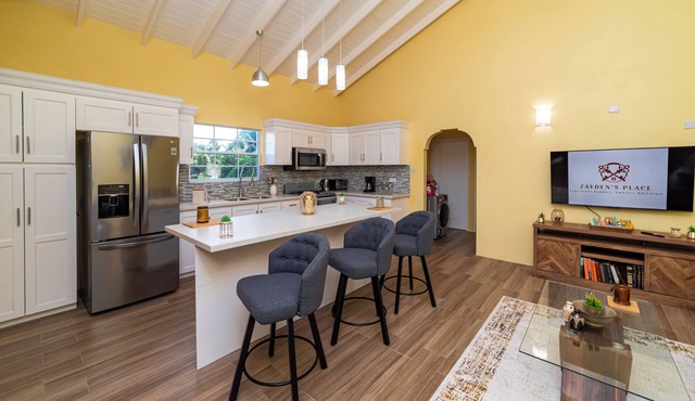 Charming 2-bedroom apartment with WiFi, AC in The Lime